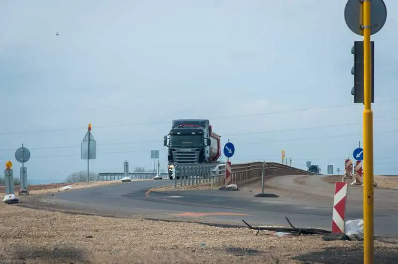 Подписаха договор за строителството на тунел Железница на магистрала Струма