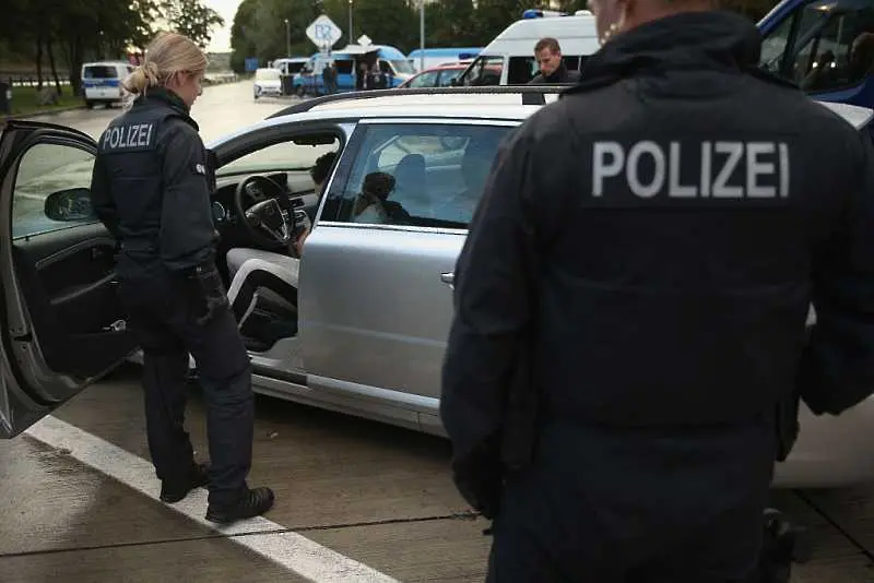 Германската полиция дебне за нападателя от Утрехт по границата с Холандия