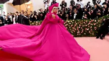 Лейди Гага отново направи триумф с помпозно облекло на тазгодишната Met Gala