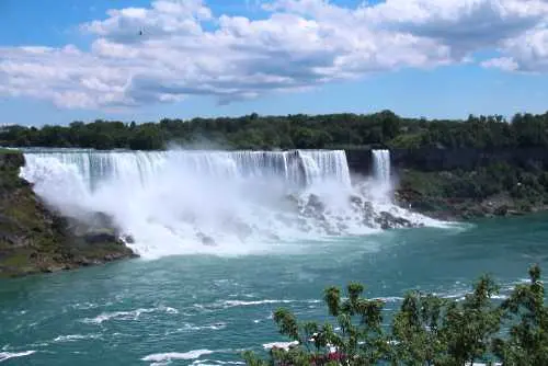 Туристическите корабчета под Ниагарския водопад ще станат електрически