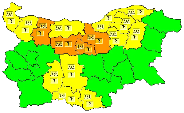 Времето: Оранжев код за порои в 4 области, жълт - в други 12