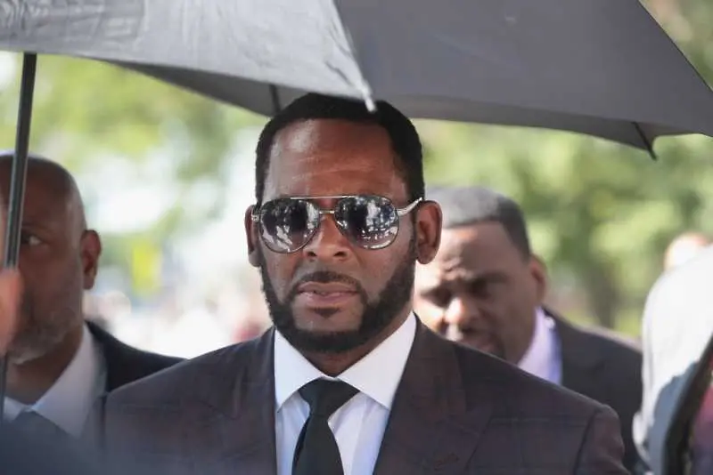 Арестуваха певеца R Kelly по обвинения в сексуални посегателства