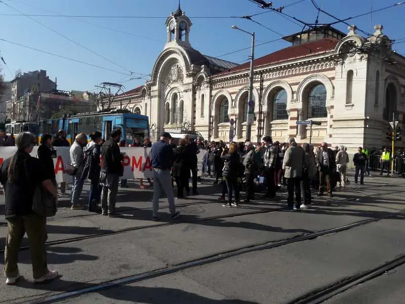 Протести за и против избора на Гешев за главен прокурор блокираха ключови кръстовища в София (снимки)