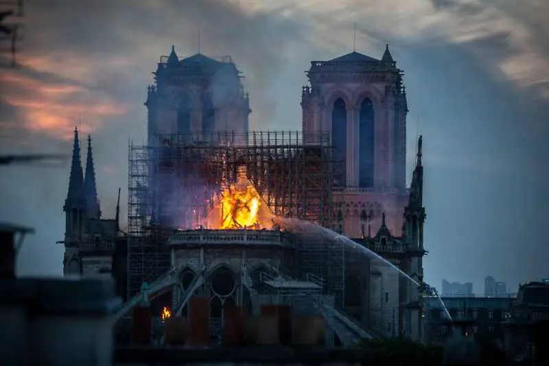 #NotreDame - най-коментираната тема в Twitter през годината