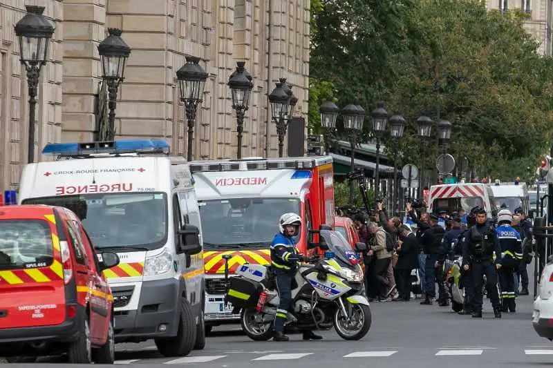 Мъж нападна с нож посетители във френски парк. Полицията го застреля