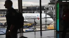 American Airlines спира 450 самолета и отменя 55 000 полета заради пандемията