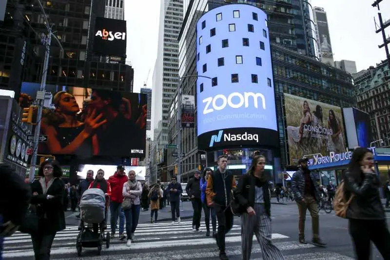 Приложението Zoom споделяло лични данни на потребители с Facebook