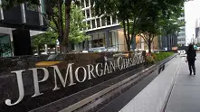 JP Morgan: Разходите за покупки с кредитни карти са намалели с 40% през март и началото на април