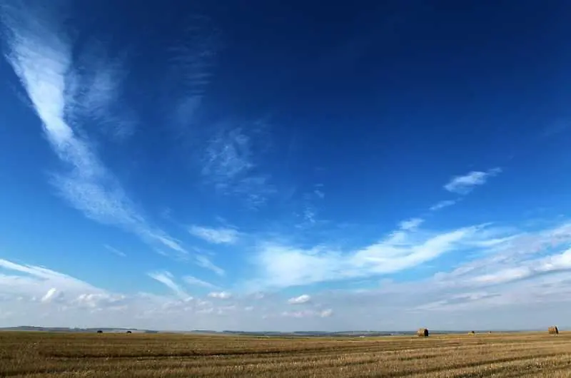 Времето: Облаци и летен дъжд в Западна България