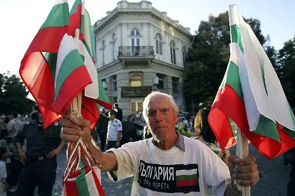 Протест и контрапротест в триъгълника на властта в София днес 