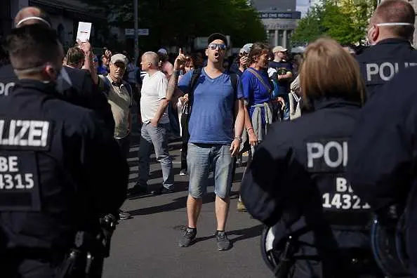 Политически дебат в Германия за правото на събирания след мащабния протест срещу мерките за борба с коронавируса