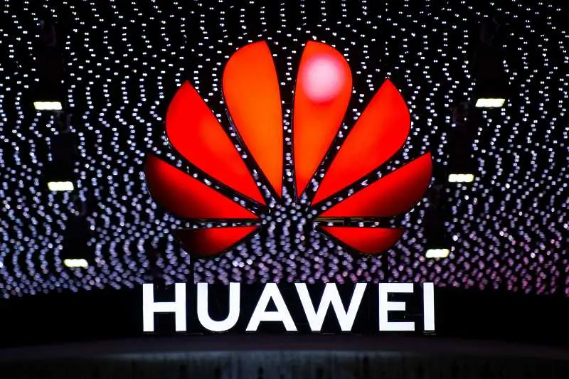 Канада блокира 5G мрежата на Huawei без официално решение