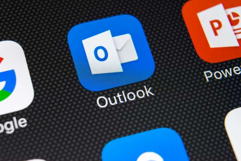 Microsoft Outlook се срина