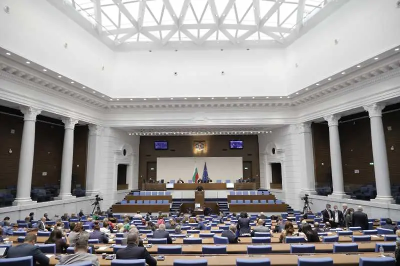 Скандали и опровержения в парламента след внезапното предупреждение на екоминистъра