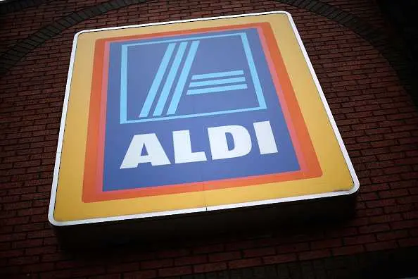 Стотици фермери блокираха с трактори складове на веригата Aldi в цяла Германия