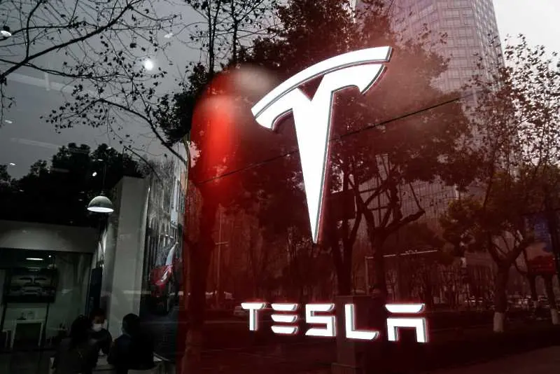 Tesla разочарова Уолстрийт въпреки първата си годишна печалба