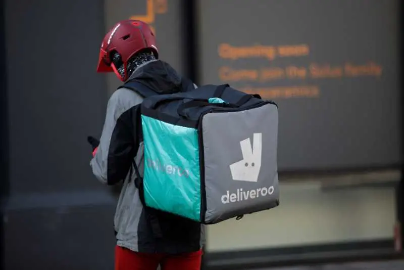 Deliveroo отчете загуба за стотици милиони преди борсовия си дебют