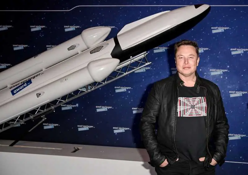 „НАСА е върхът!!: Мъск празнува спечелването на договор от SpaceX за изпращане на човек на Луната