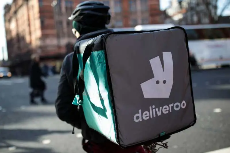 Deliveroo поевтиня с 20% в първия си ден на Лондонската борса 