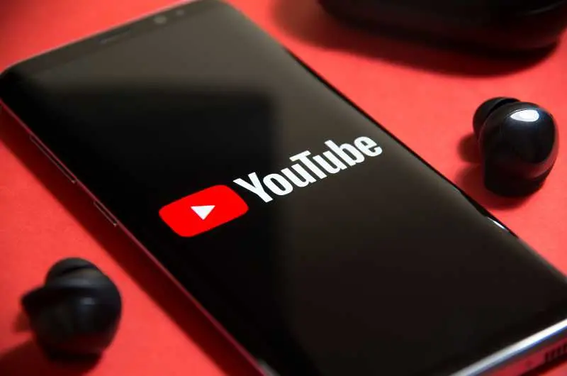 YouTube отчете спад в гледанията на видеа, нарушаващи политиките