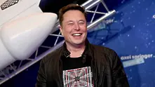 SpaceX ще изпрати спътник до Луната, платен с криптовалута