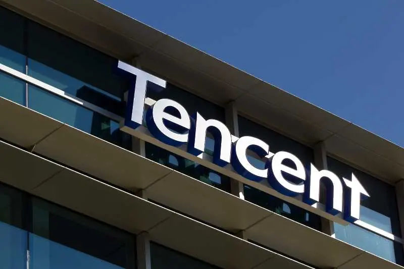 Акциите на Tencent паднаха след нова забрана от Китай