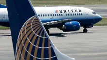 Задължителна ваксинация за всички 67 000 служители на United Airlines