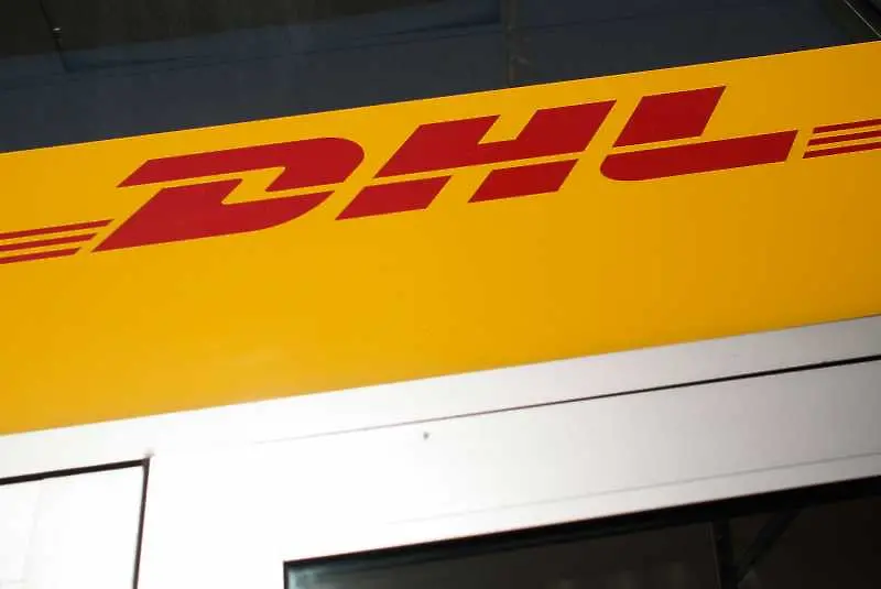 DHL купува 12 самолета на ток за устойчиви доставки