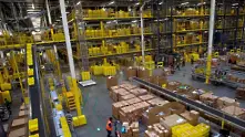 Amazon плаща 1,2 млрд. долара за образованието на над 1 млн. свои служители