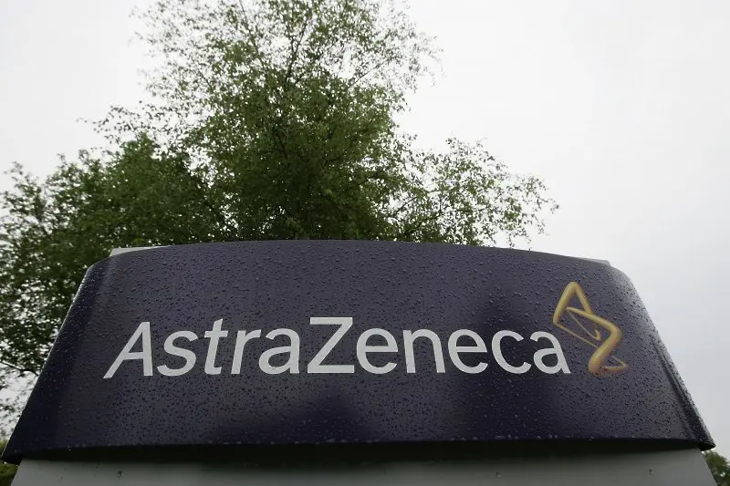 Коктейлът от антитела на AstraZeneca намалява риска от тежък COVID с 50%