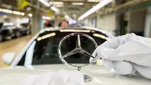 Mercedes-Benz изтегля стотици хиляди автомобили