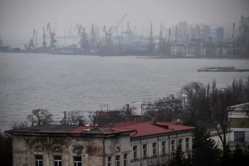 Великобритания проверява твърденията за химическа атака в Мариупол