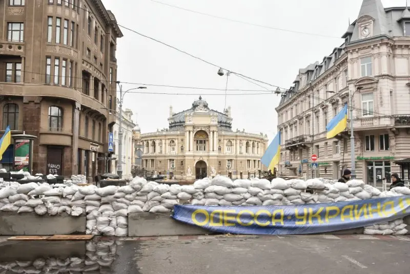 Ракета удари жилищен блок в Одеса 