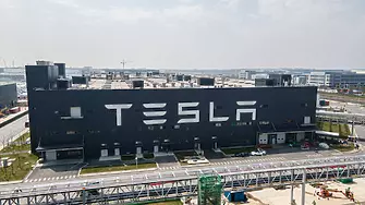 Tesla обяви сплит на акциите при съотношение 3 към 1