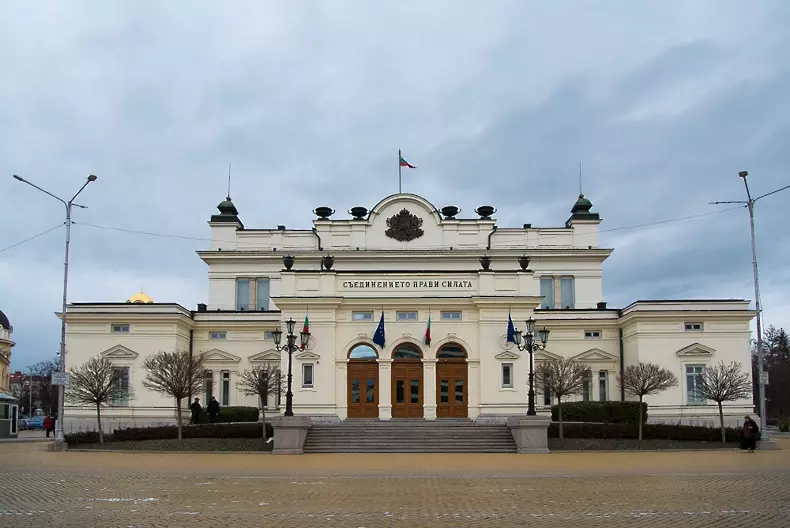 Парламентът ще заседава извънредно за актуализацията на бюджетите на ДОО и НЗОК