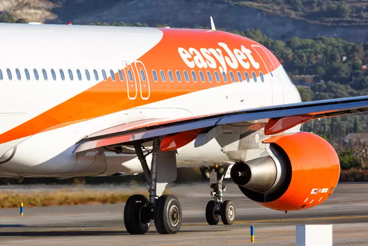 Испанските екипажи на EasyJet обявиха стачна готовност