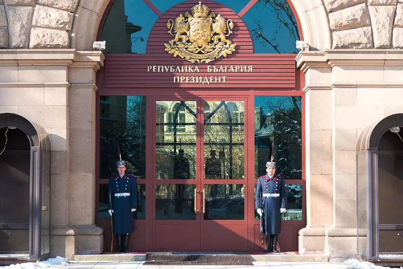 Продължаваме промяната отложиха консултациите с президента