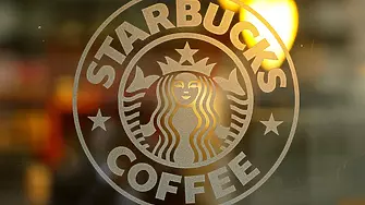 Мече заменя русалката в логото на Starbucks в Русия