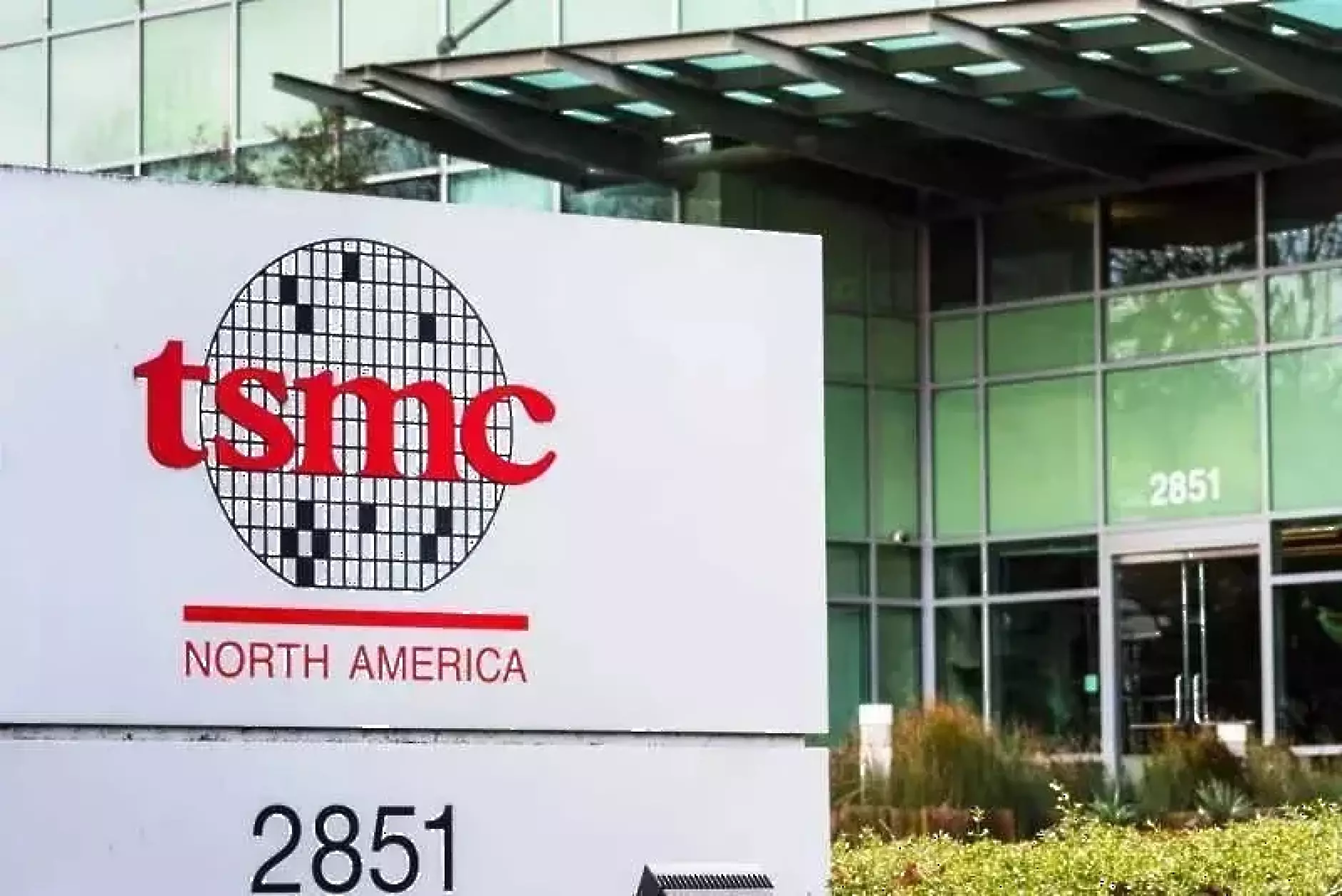 TSMC: Никой няма да спечели от война между Китай и Тайван