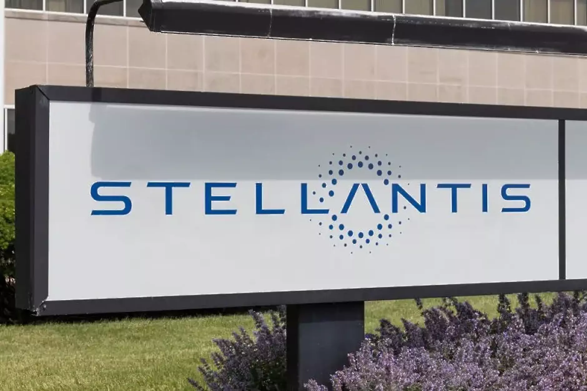 Stellantis изпревари Tesla по продажби на електромобили в Европа