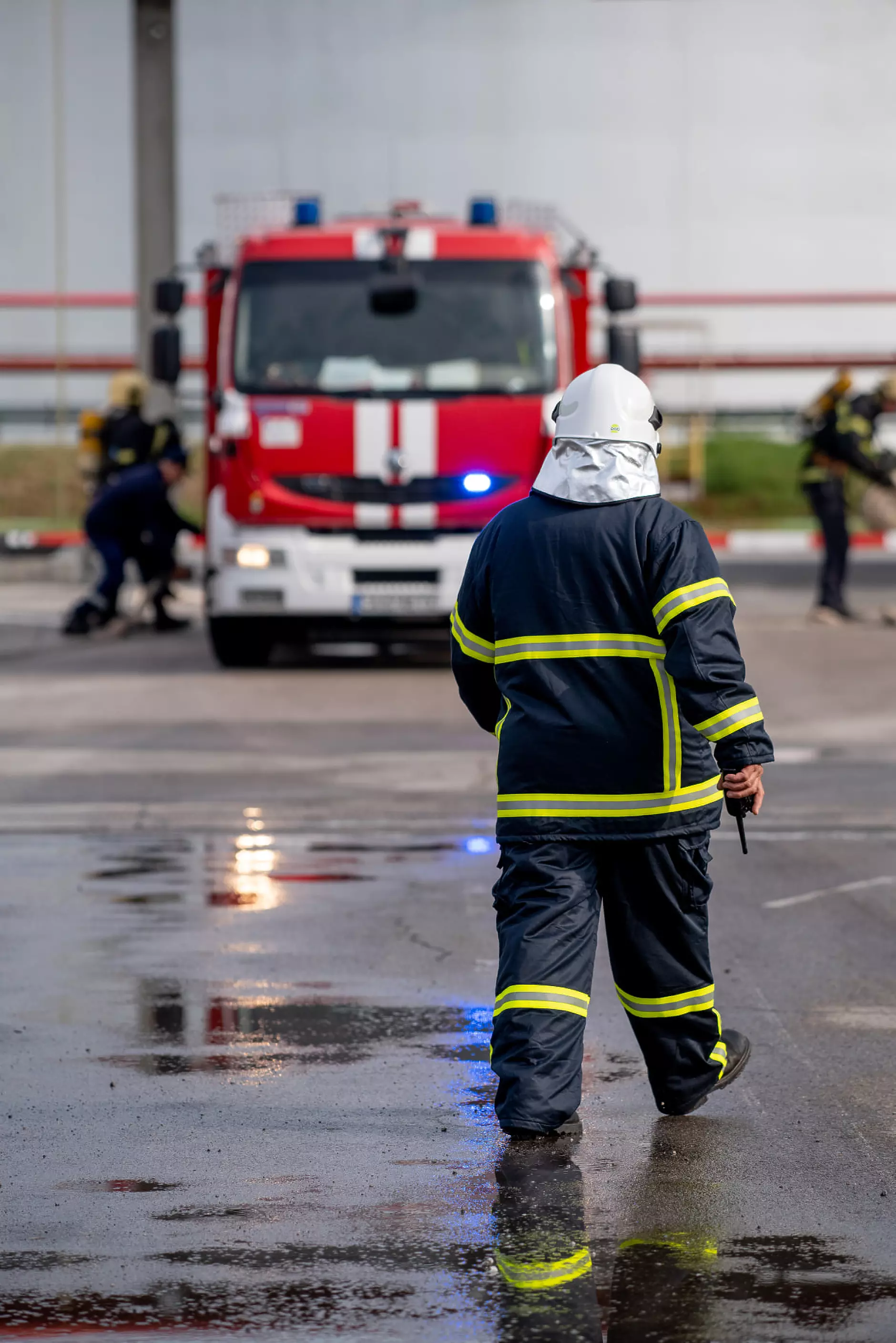 Жена загина при пожар в столичен хотел, други шестима са в болница (допълнена)