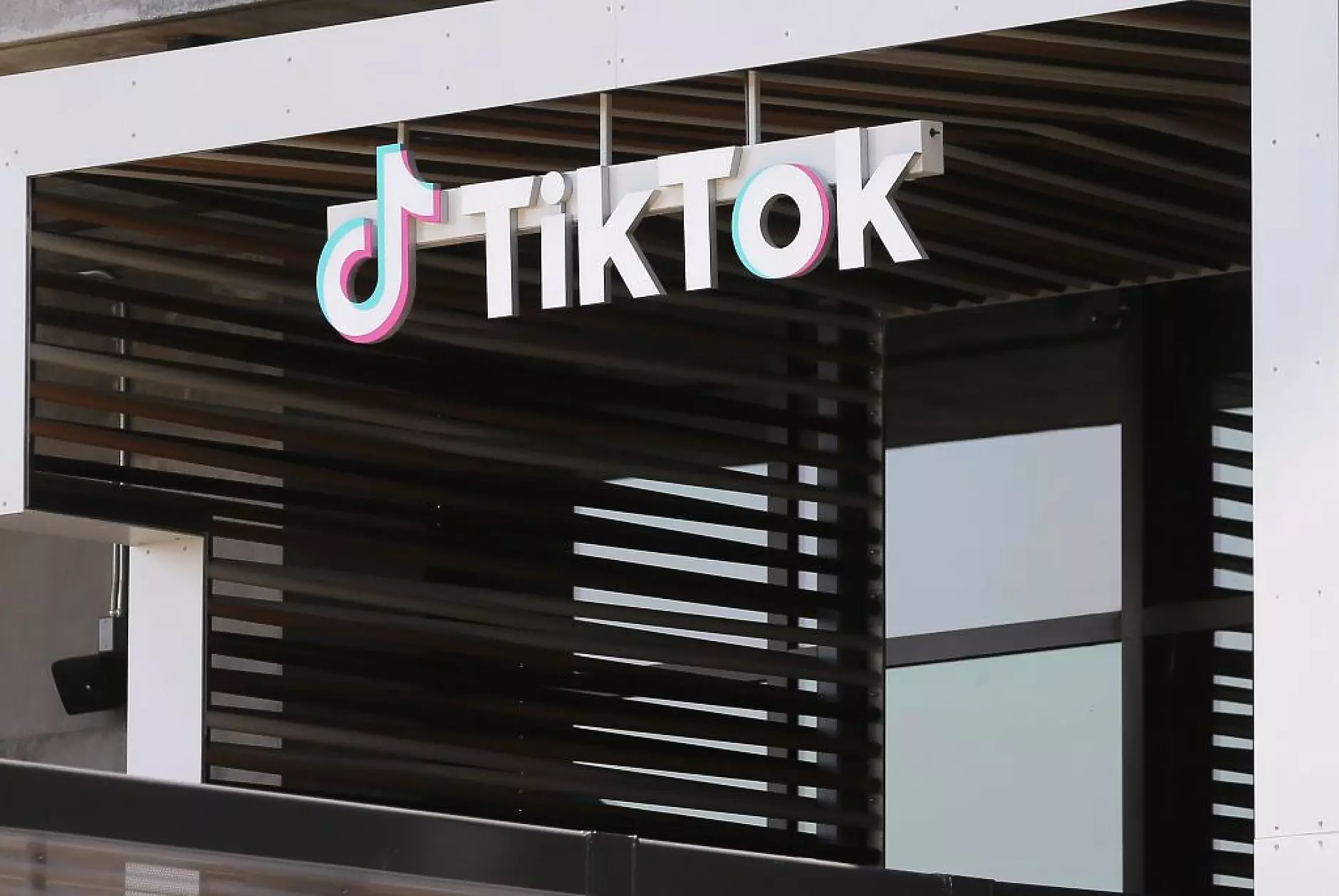 Русия глоби TikTok за „ЛГБТ пропаганда“