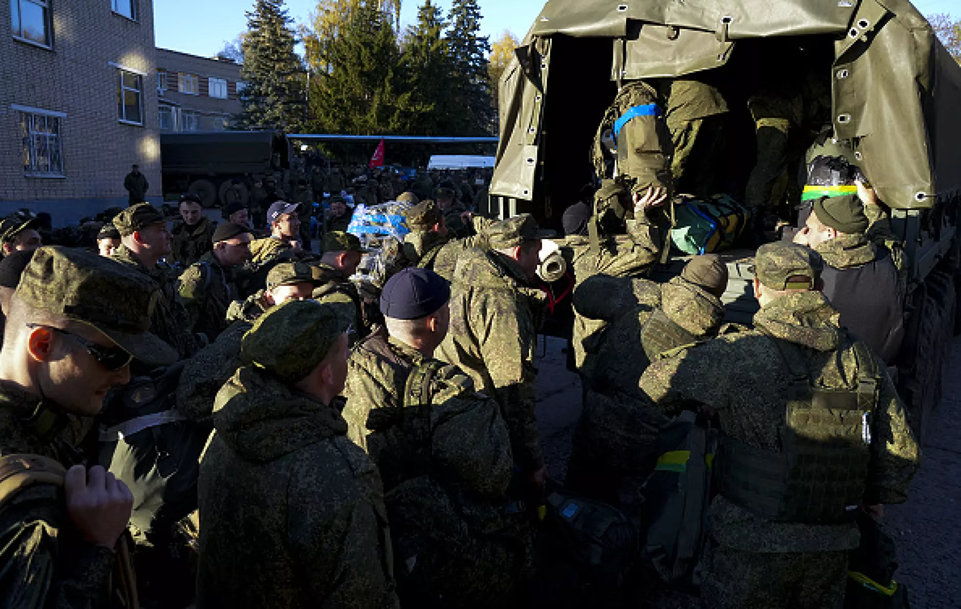 Русия е мобилизирала 200 000 души, сега се мъчи да събере още 100 000