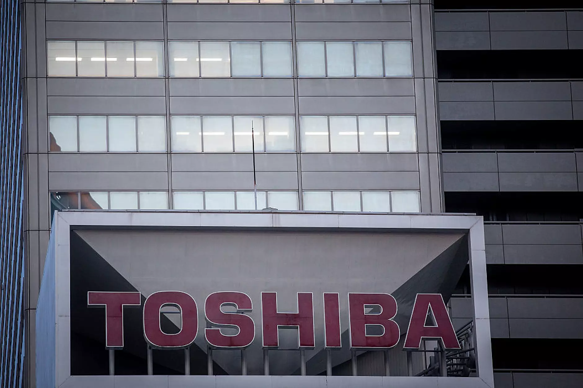 Инвестиционен фонд предлага 15 млрд. долара за придобиването на Toshiba