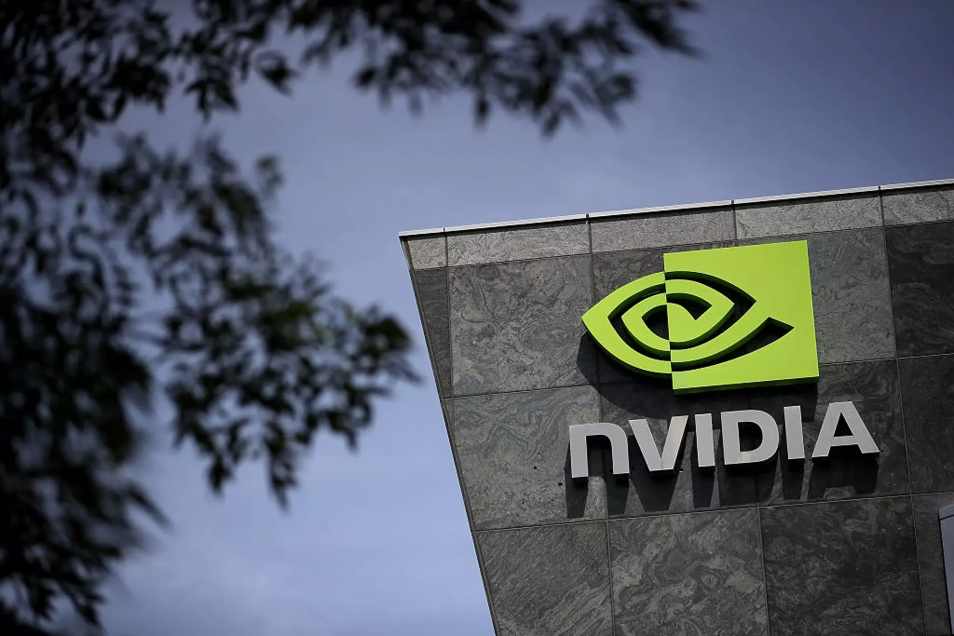 Nvidia предлага нов усъвършенстван чип за Китай