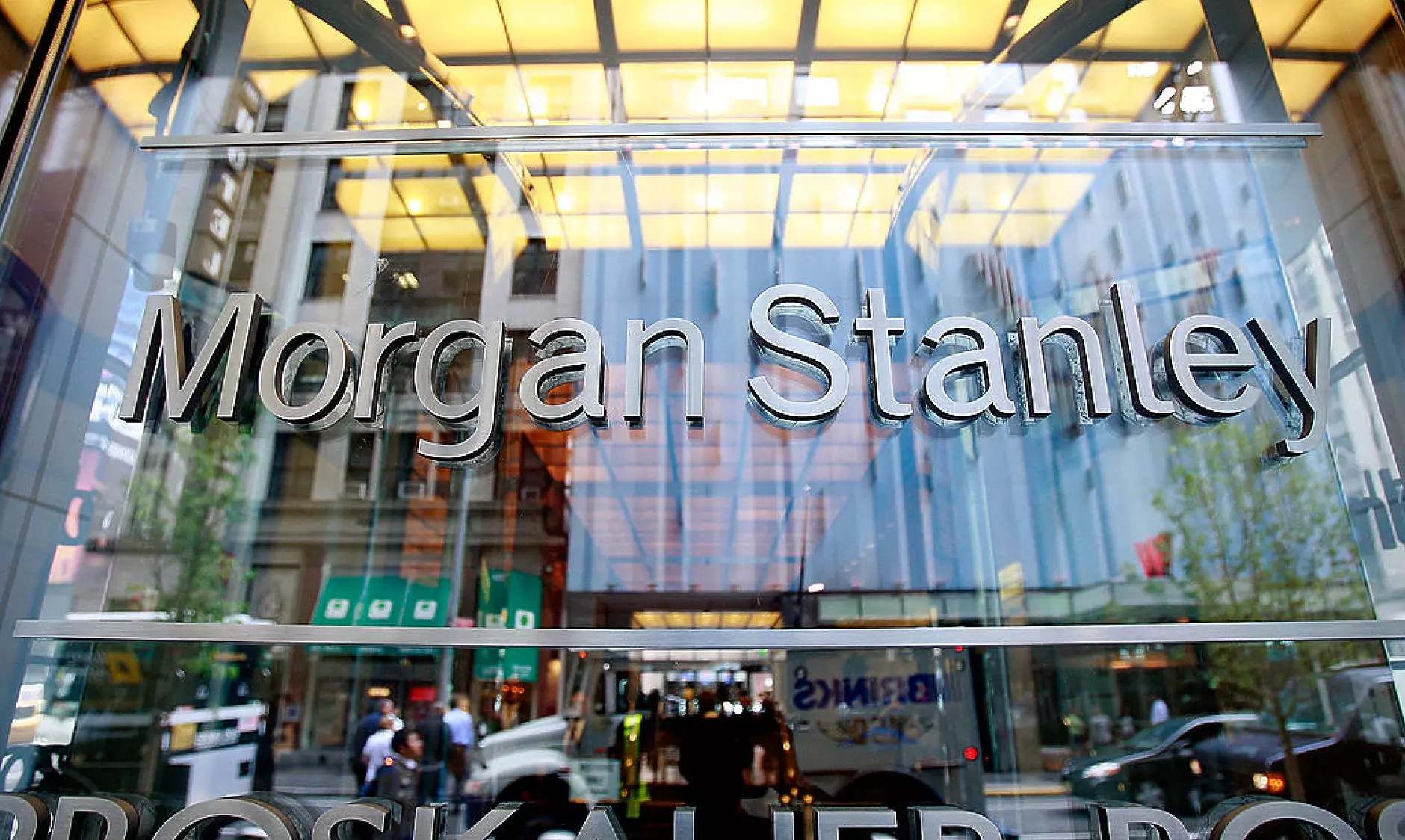 Morgan Stanley очаква двуцифрен спад при акциите на Уолстрийт в началото на 2023 г.