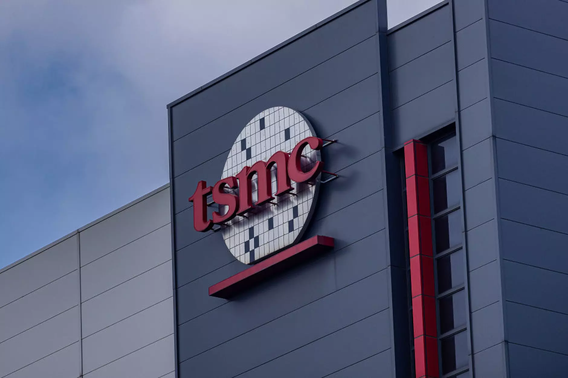 TSMC започна масово прозиводство на най-модерните чипове в Тайван