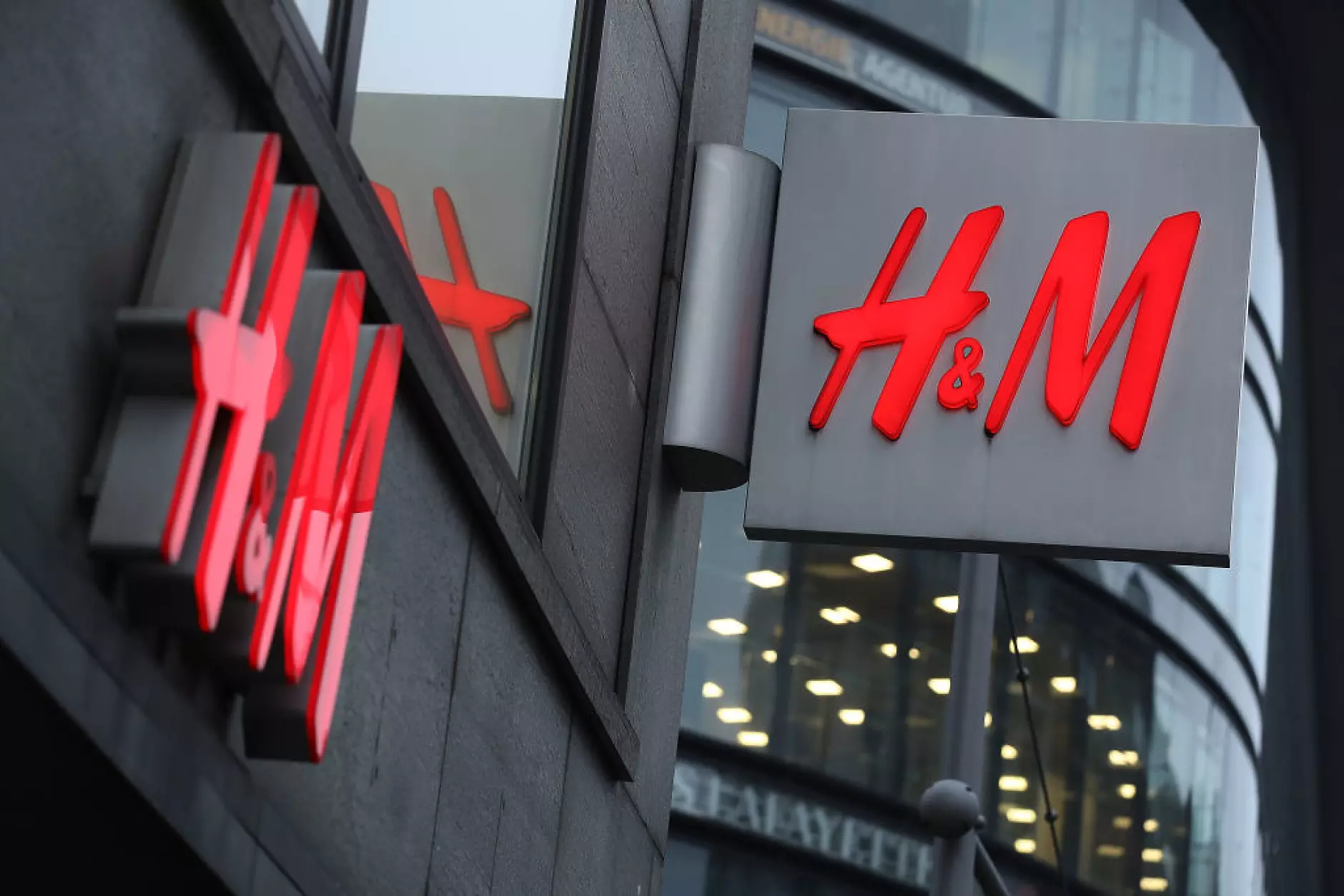 H&M премахна модна линия с лика на Джъстин Бийбър, след като той я определи като „боклук“