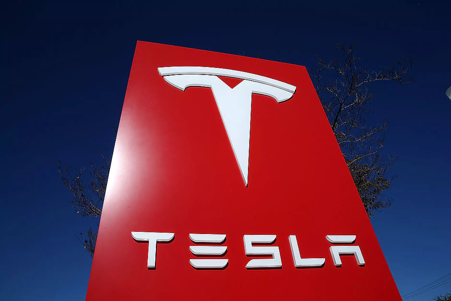 Tesla инвестира 3,6 милиарда долара за разширяване на мега завода си в Невада