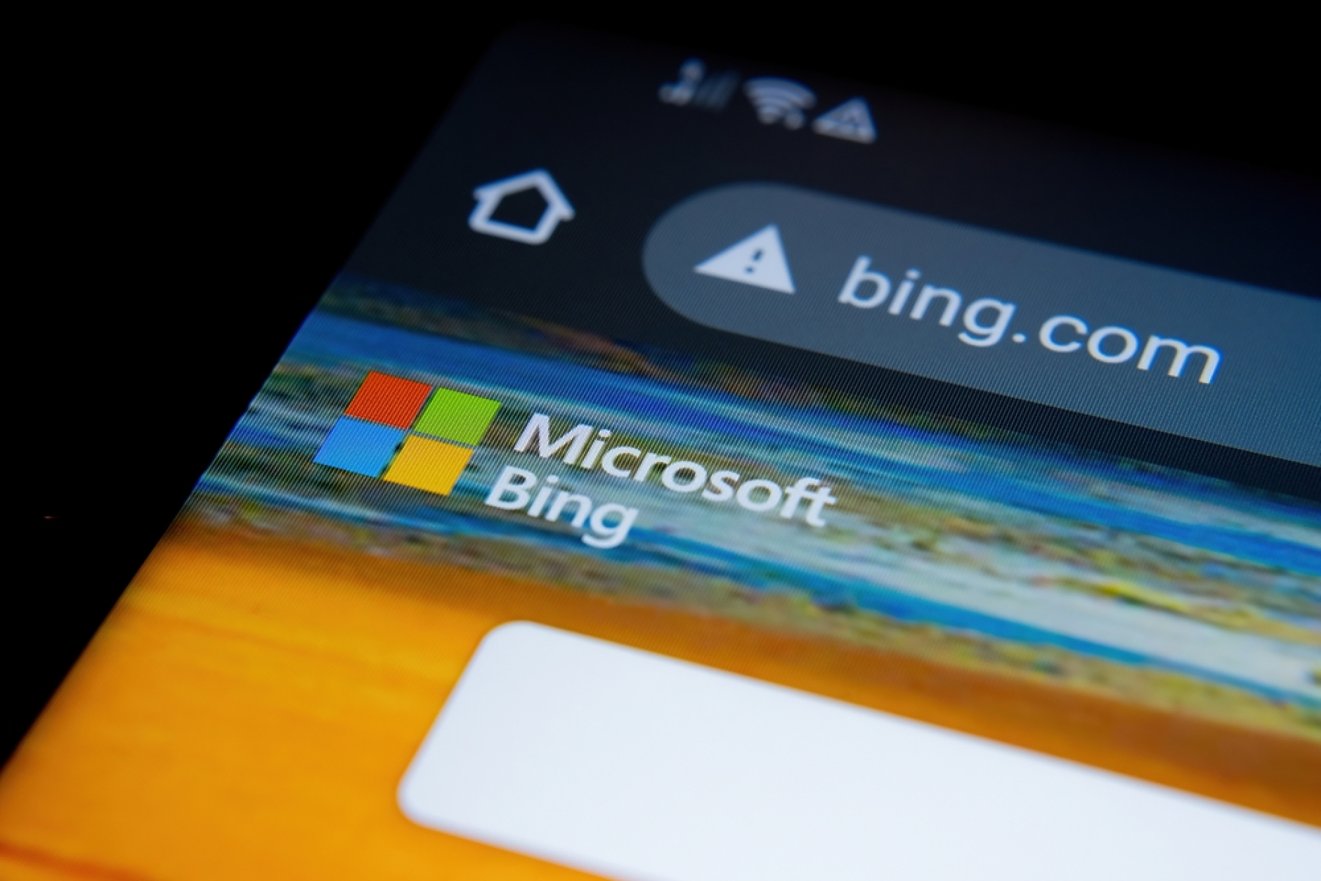 Чатботът Bing AI на Microsoft също дава грешни отговори на запитвания